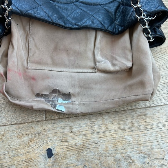 CHANEL Black Quilted Leather Bag - Picture 10 of 13